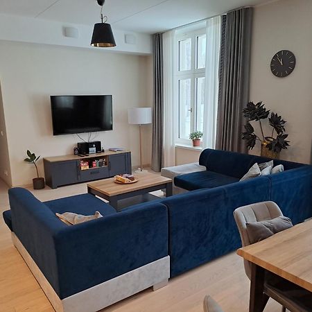 Emajoe Keeltekool Apartment Tartu Bagian luar foto