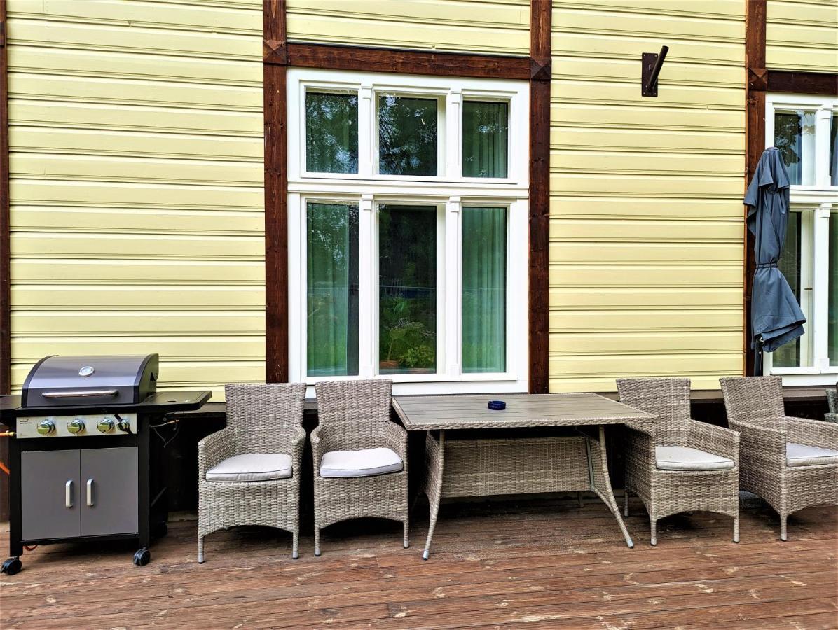 Emajoe Keeltekool Apartment Tartu Bagian luar foto