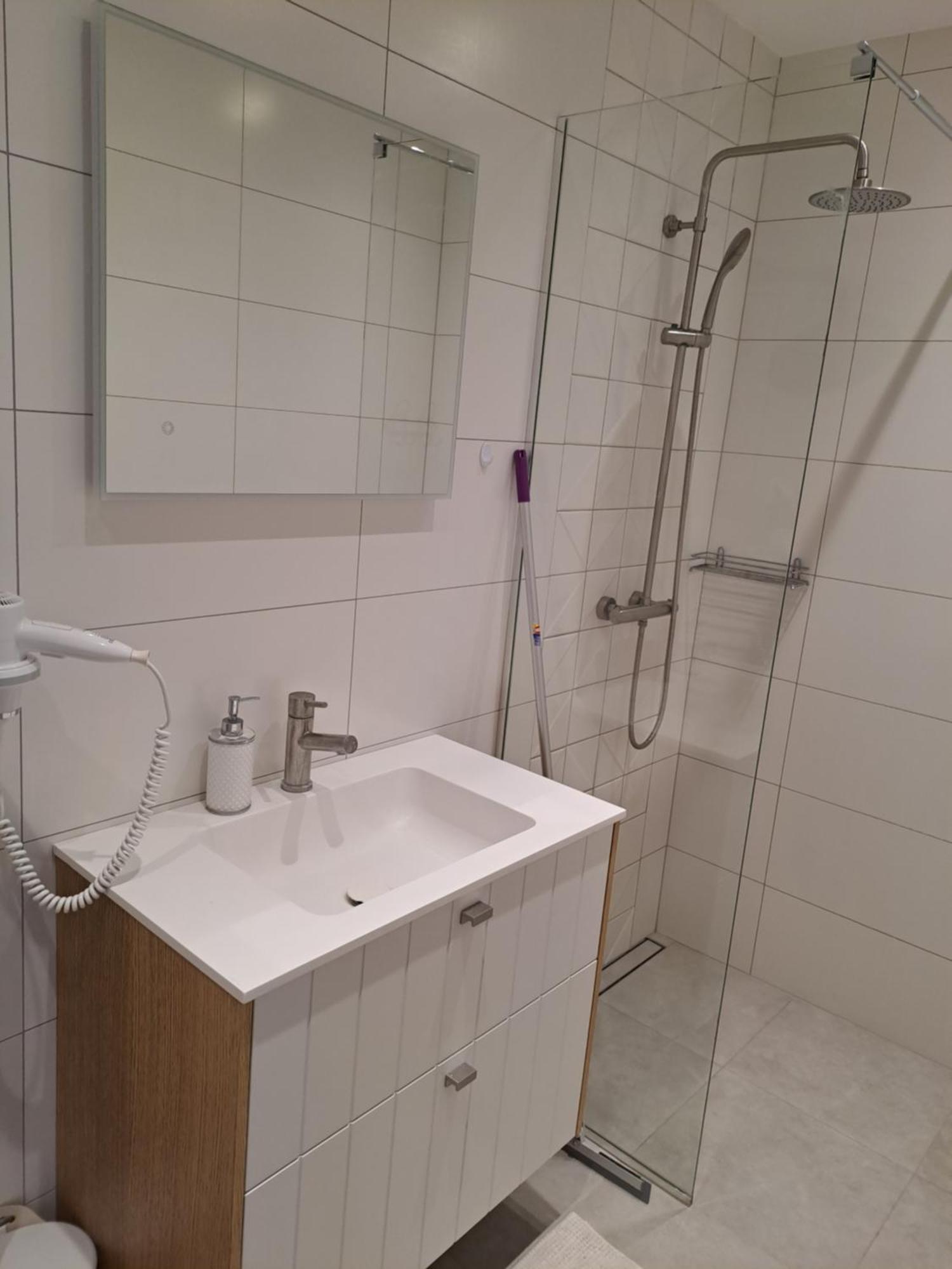 Emajoe Keeltekool Apartment Tartu Bagian luar foto
